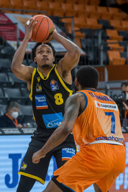 两位选手在 两位选手在