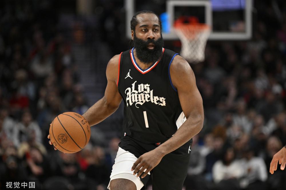 在主裁示意 在主裁示意