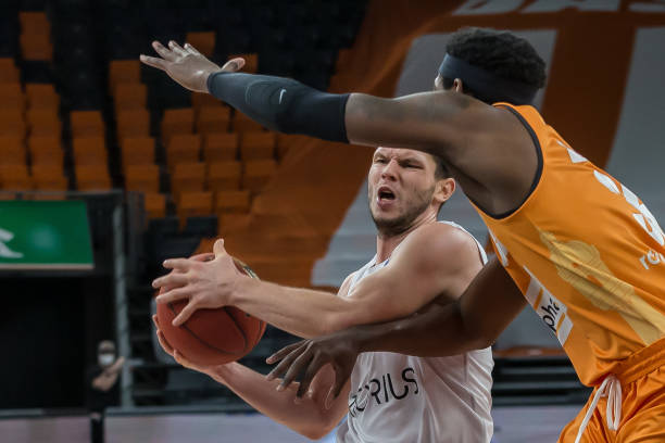 精准传球来 精准传球来