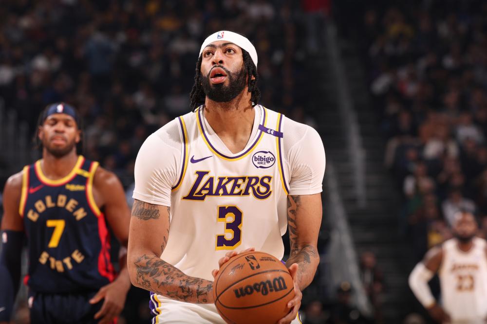 默契配合突 默契配合突