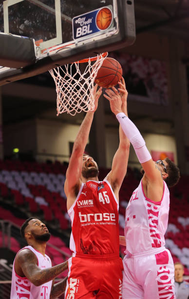 由于瓦伦西 由于瓦伦西